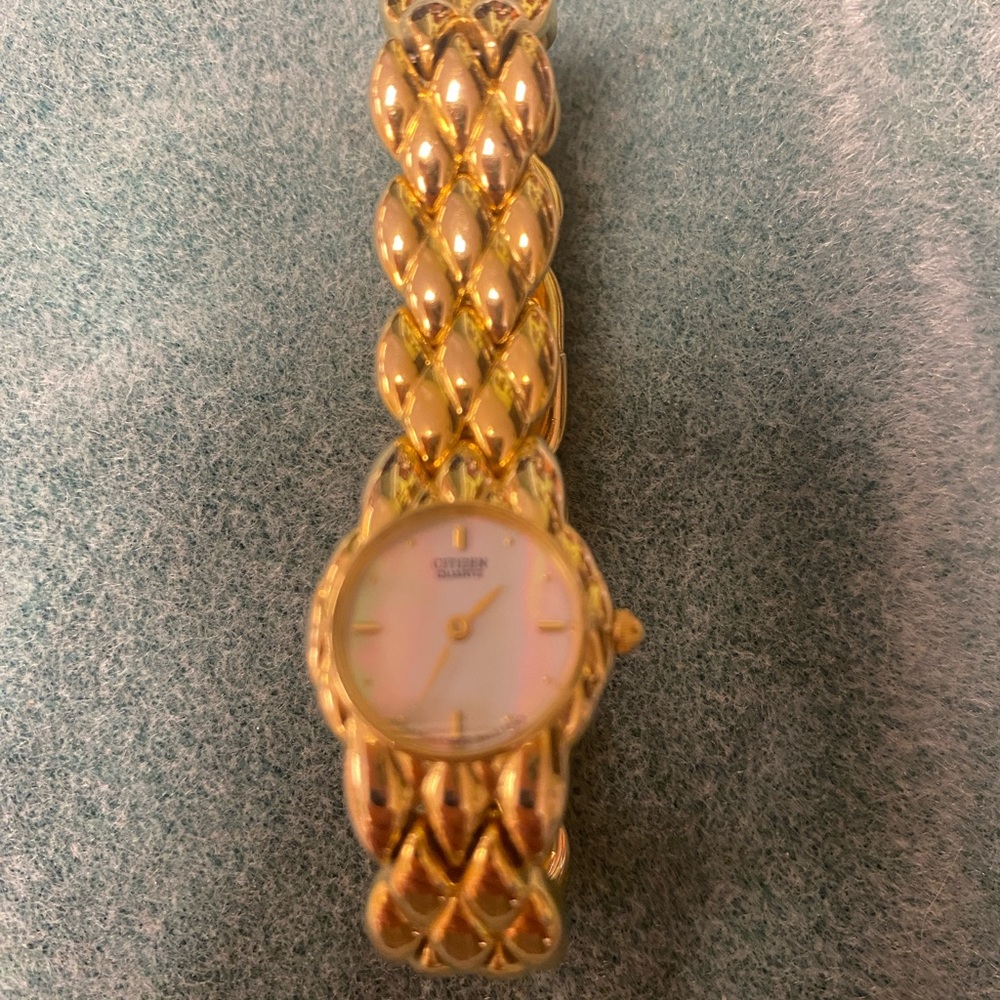 Women’s citizens watch.